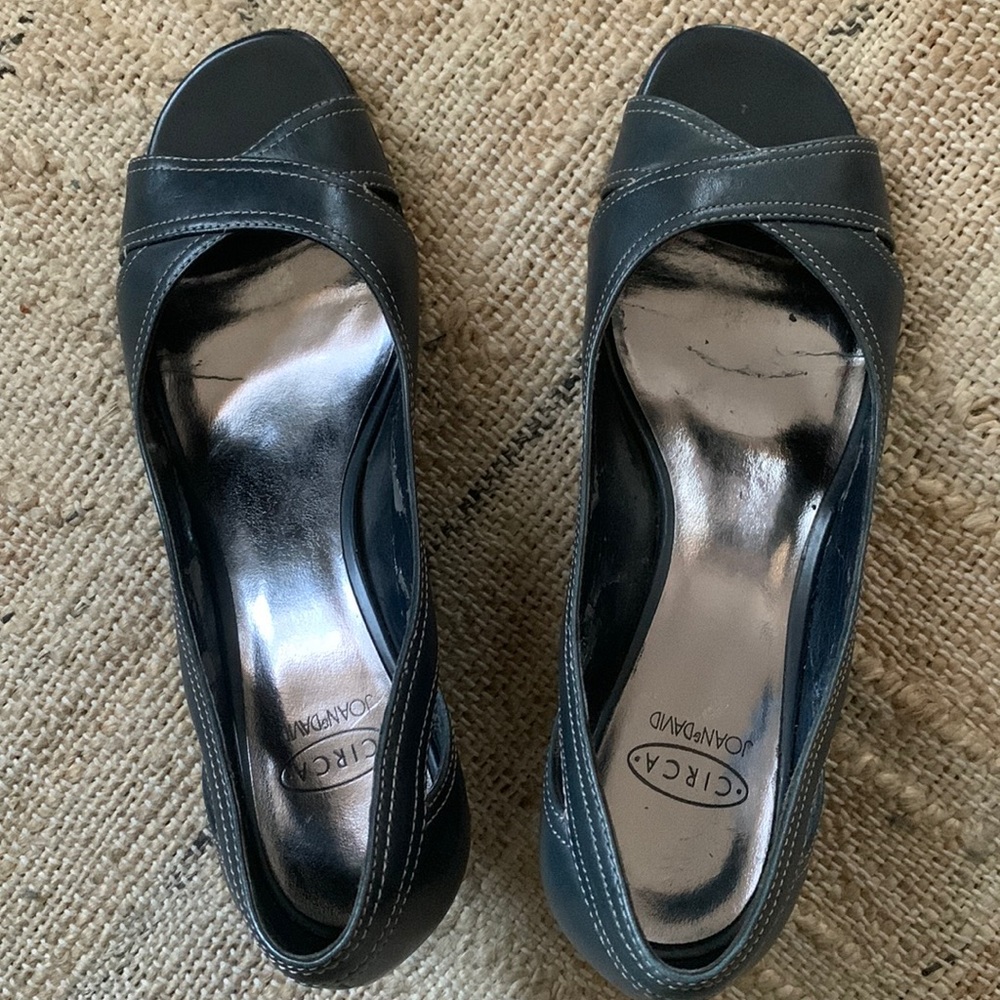 Joan & David marine blue peep toe pumps